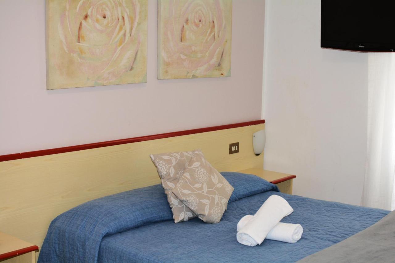 Hotel La Madunina Varazze Esterno foto