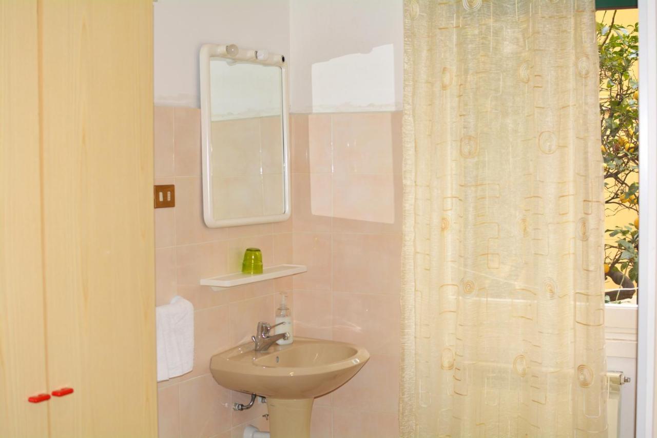 Hotel La Madunina Varazze Esterno foto