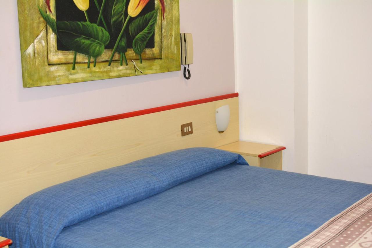 Hotel La Madunina Varazze Esterno foto